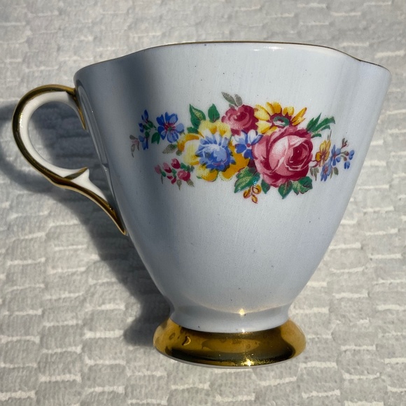 Vintage Windsor Bone China Floral Scalloped Teacup and Saucer Made in England - Picture 6 of 16